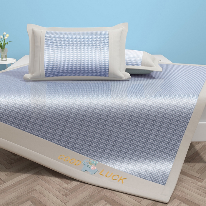 91家纺网 家纺一手货源 找家纺 绒艺席业 2025新款A类抗菌冰丝凉席系列-小象宝款 蓝色