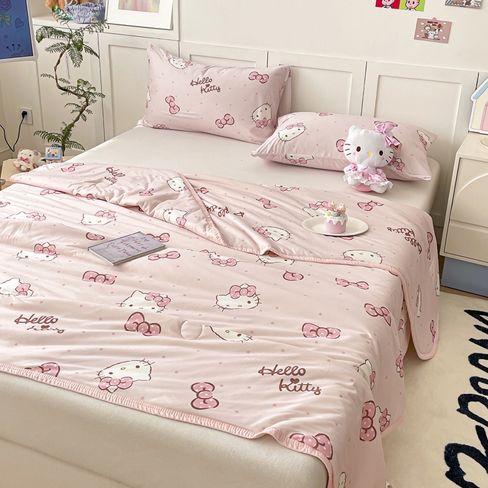 91家纺网 家纺一手货源 找家纺 桃子家居 2025新款A类三丽鸥正版授权高品质牛奶丝软糯针织棉大豆夏被系列 针织棉三丽鸥-爱心美少女kitty