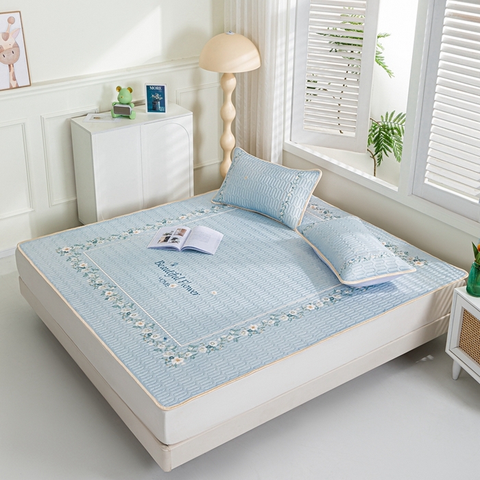 91家纺网 家纺一手货源 找家纺 美丽折2025新品6mm厚天然乳胶凉席三件套 大版印花卡通乳胶凉席平铺款 浪漫花海