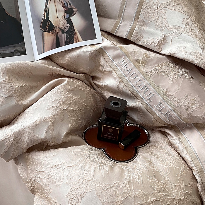 91家纺网 家纺一手货源 找家纺 优悦生活馆 2025新款冰丝浮雕绣花四件套 迷雾花园-香槟