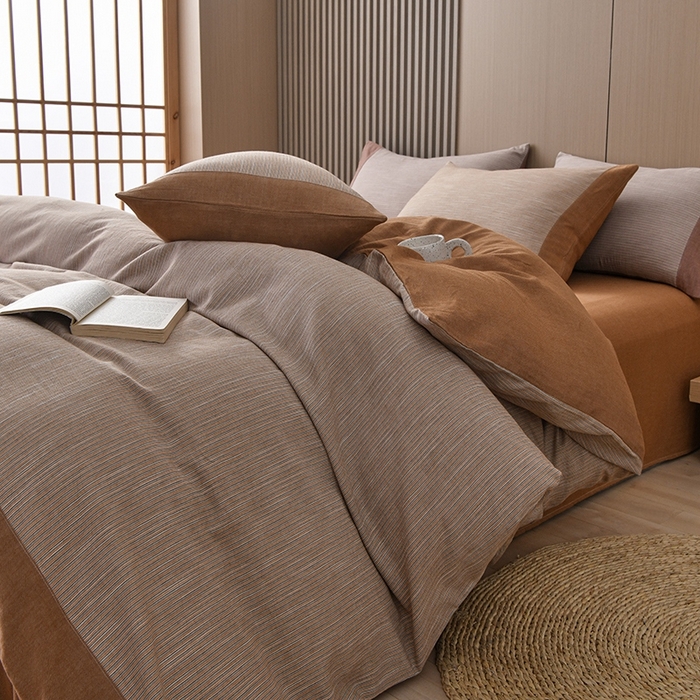 91家纺网 家纺一手货源 找家纺 金艾草2025年新款60S纯棉色织水洗大提花四件套 时光条-爱玛橙