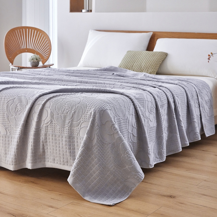 91家纺网 家纺一手货源 找家纺 爱港家纺 2025新款上海专版老式怀旧全棉A类纱布毛巾被 茶花-灰