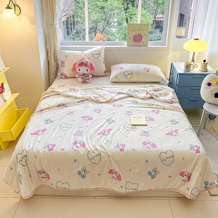 91家纺网 家纺一手货源 找家纺 （总）桃子家居 2025新款A类三丽鸥正版授权高品质牛奶丝软糯针织棉大豆夏被系列