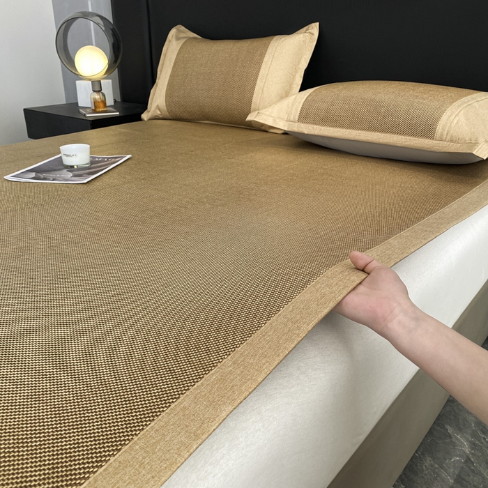 91家纺网 家纺一手货源 找家纺 莱米家纺 2025新款加厚凉感绣花冰藤席 可爱兔—金咖-凉席