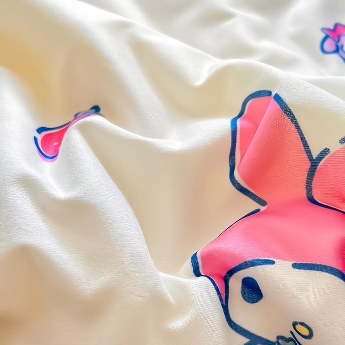 91家纺网 家纺一手货源 找家纺 金爱家2025新款A类三丽鸥正版授权高品质牛奶丝软糯针织棉大豆夏被系列详情 针织棉三丽鸥-草莓甜筒美乐蒂