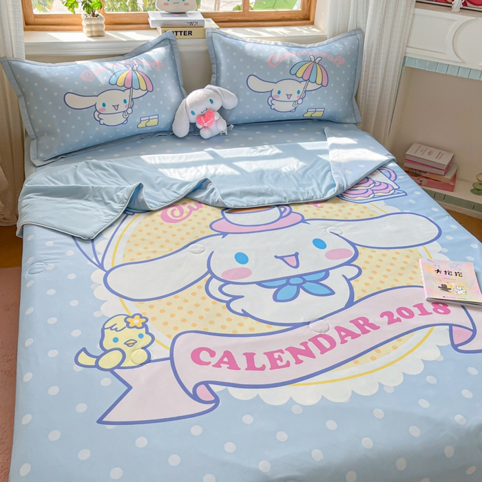 91家纺网 家纺一手货源 找家纺 博雅 2025新款 三丽鸥凉感丝夏被冰丝凉席组合四件套 欢乐玉桂狗