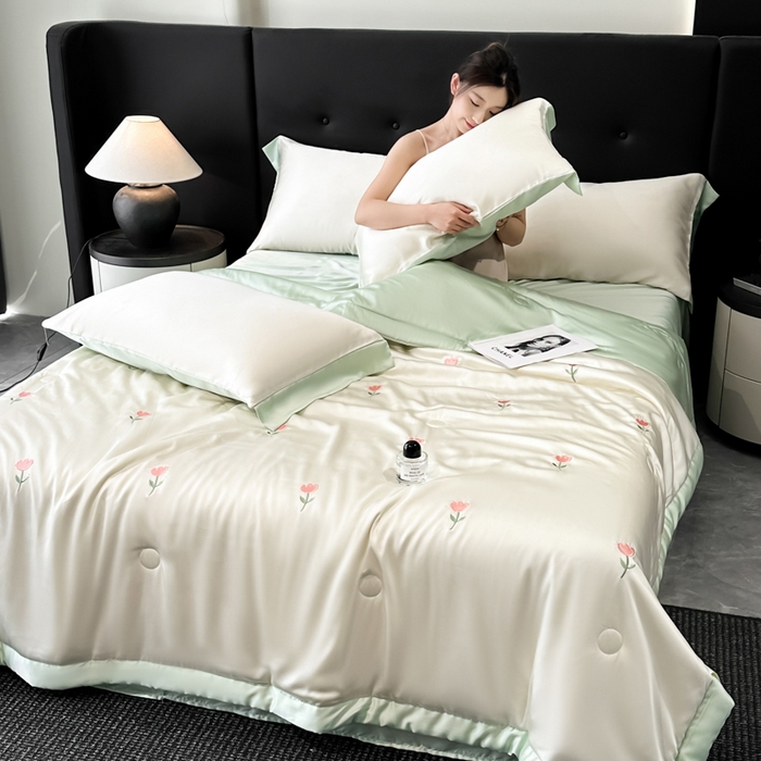 91家纺网 家纺一手货源 找家纺 满羽家纺 2025新款冰丝夏被四件套-满绣系列 郁金香-奶白绿