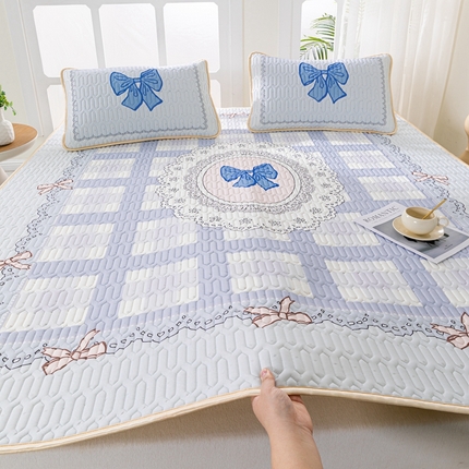 91家纺网 家纺一手货源 找家纺 （总）美丽折2025新品6mm厚天然乳胶凉席三件套 大版印花卡通乳胶凉席平铺款