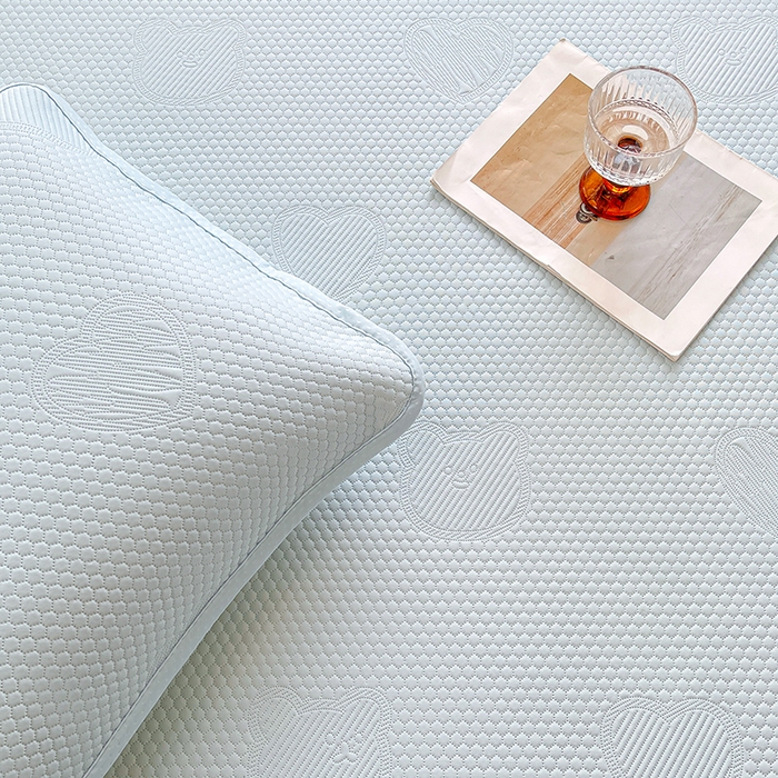 91家纺网 家纺一手货源 找家纺 迪乐妮 2025新款小冰熊凉豆豆席床笠 天空蓝-小冰熊凉豆豆床笠