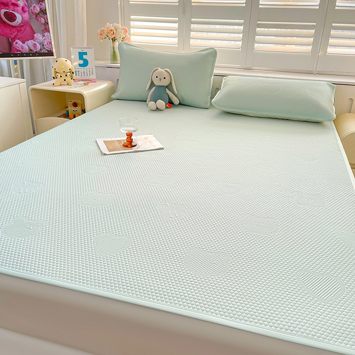 91家纺网 家纺一手货源 找家纺 迪乐妮 2025新款小冰熊凉豆豆席床笠 清新绿-小冰熊凉豆豆席