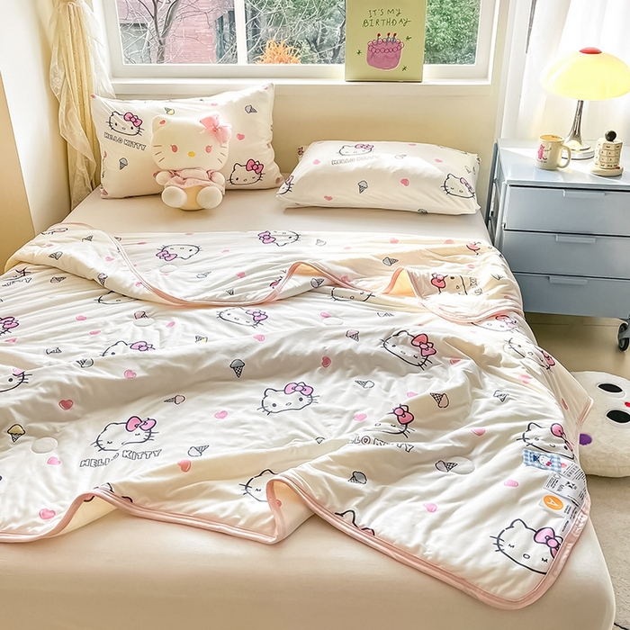 91家纺网 家纺一手货源 找家纺 金爱家2025新款A类三丽鸥正版授权高品质牛奶丝软糯针织棉大豆夏被系列详情 针织棉三丽鸥-甜甜kitty