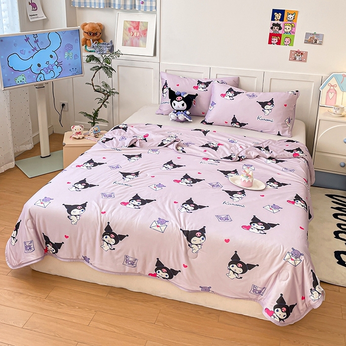 91家纺网 家纺一手货源 找家纺 金爱家2025新款A类三丽鸥正版授权高品质牛奶丝软糯针织棉大豆夏被系列详情 针织棉三丽鸥-紫色梦幻库洛米