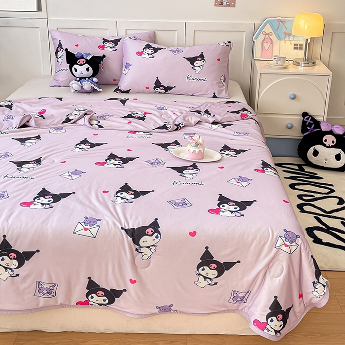 91家纺网 家纺一手货源 找家纺 金爱家2025新款A类三丽鸥正版授权高品质牛奶丝软糯针织棉大豆夏被系列详情 针织棉三丽鸥-紫色梦幻库洛米