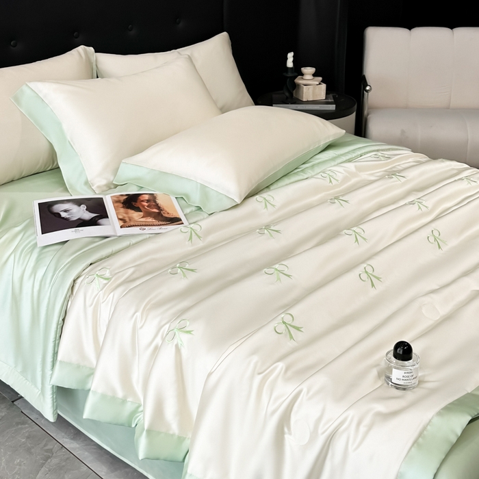 91家纺网 家纺一手货源 找家纺 满羽家纺 2025新款冰丝夏被四件套-满绣系列 蝴蝶结-奶白绿