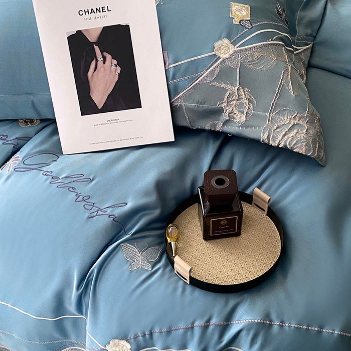 91家纺网 家纺一手货源 找家纺 优悦生活馆 2025新款冰丝浮雕绣花四件套 幽兰轻舞-蓝