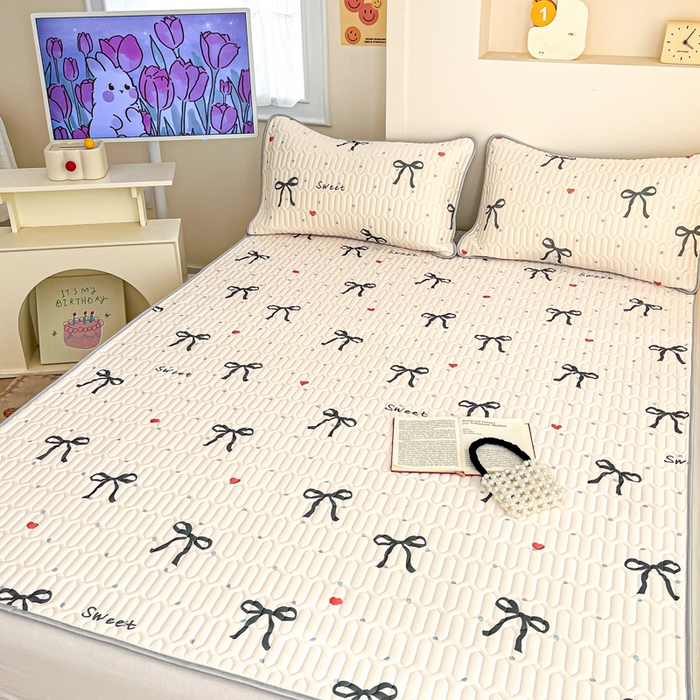 91家纺网 家纺一手货源 找家纺 柒月家居 2025新款小清新乳胶凉席 黑蝴蝶结