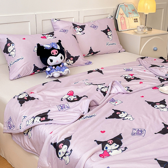 91家纺网 家纺一手货源 找家纺 金爱家2025新款A类三丽鸥正版授权高品质牛奶丝软糯针织棉大豆夏被系列详情 针织棉三丽鸥-紫色梦幻库洛米