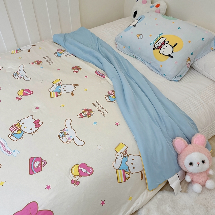 91家纺网 家纺一手货源 找家纺 兜米家居 2025夏季新品三丽鸥深睡双感针织凉感空调被夏被 快乐家族