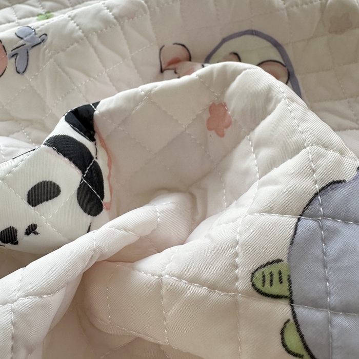 91家纺网 家纺一手货源 找家纺 爱港家纺 2025新款凉感丝双人长枕巾 夏季情侣枕头巾 绑带长枕巾 萌趣派对 180*48