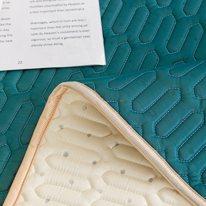 91家纺网 家纺一手货源 找家纺 美丽折2025新品6mm厚天然乳胶凉席三件套 大版印花卡通乳胶凉席平铺款 墨绿色