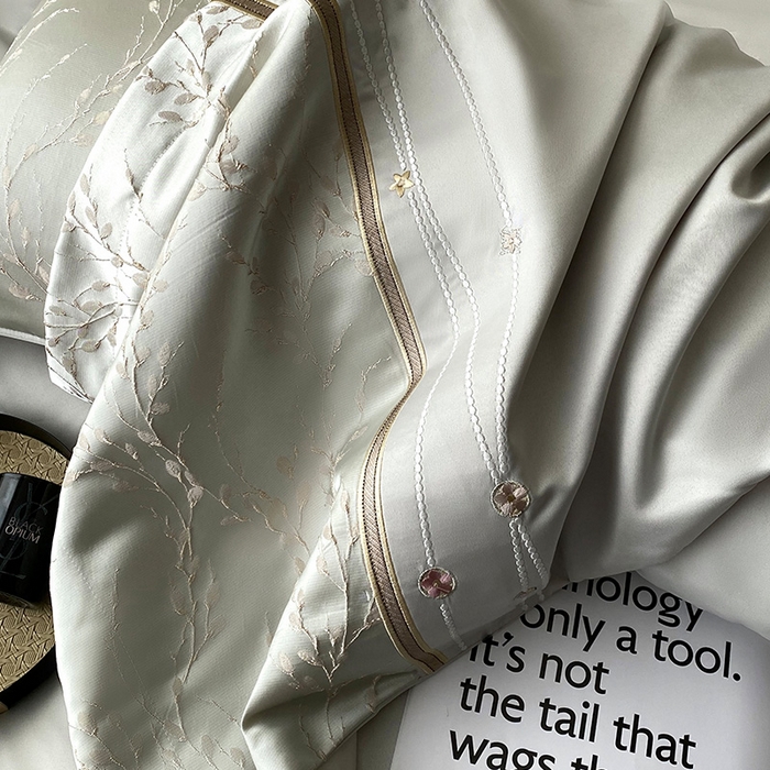 91家纺网 家纺一手货源 找家纺 优悦生活馆 2025新款冰丝浮雕绣花四件套 浪漫星河-灰绿