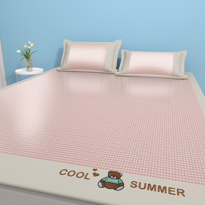 91家纺网 家纺一手货源 找家纺 绒艺席业 2025新款A类抗菌冰丝凉席系列-小冰熊款 冰熊-粉