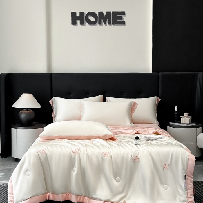 91家纺网 家纺一手货源 找家纺 满羽家纺 2025新款冰丝夏被四件套-满绣系列 蝴蝶结-奶白粉