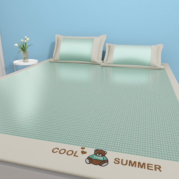 91家纺网 家纺一手货源 找家纺 绒艺席业 2025新款A类抗菌冰丝凉席系列-小冰熊款 冰熊-绿