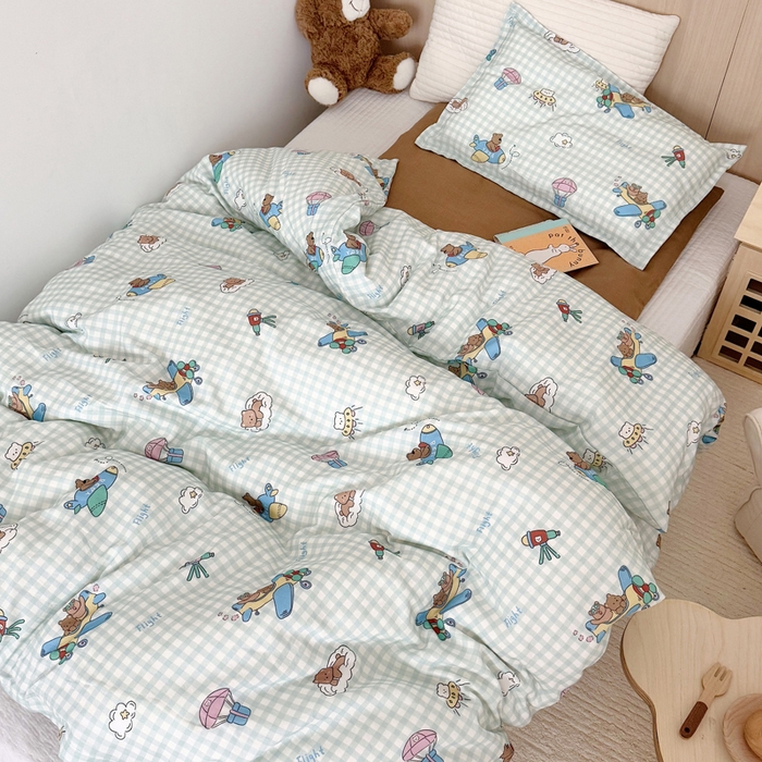 91家纺网 家纺一手货源 找家纺 2025新款全棉26℃有氧双层纱幼儿园多件套 小熊飞行员