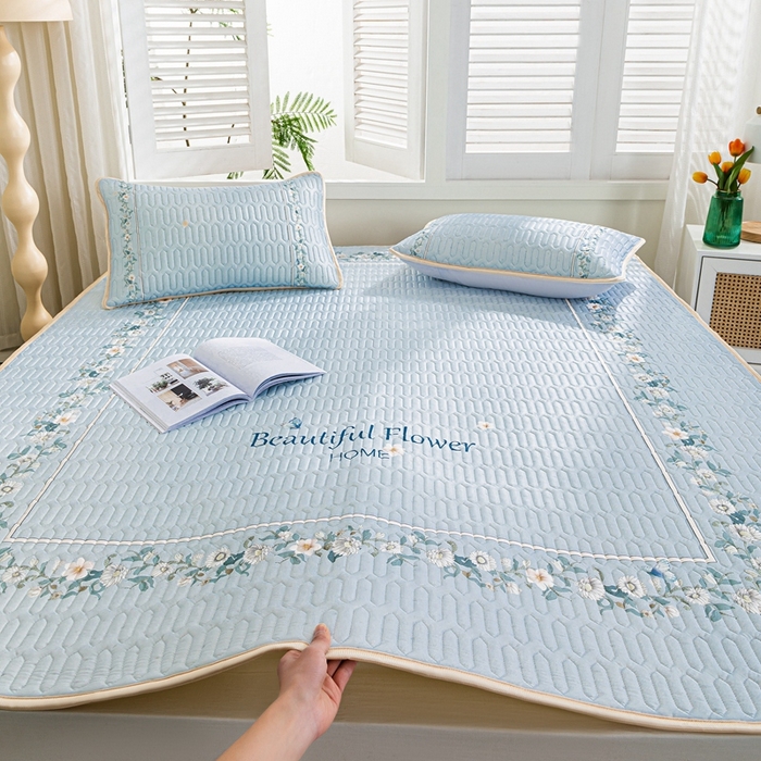 91家纺网 家纺一手货源 找家纺 美丽折2025新品6mm厚天然乳胶凉席三件套 大版印花卡通乳胶凉席平铺款 浪漫花海