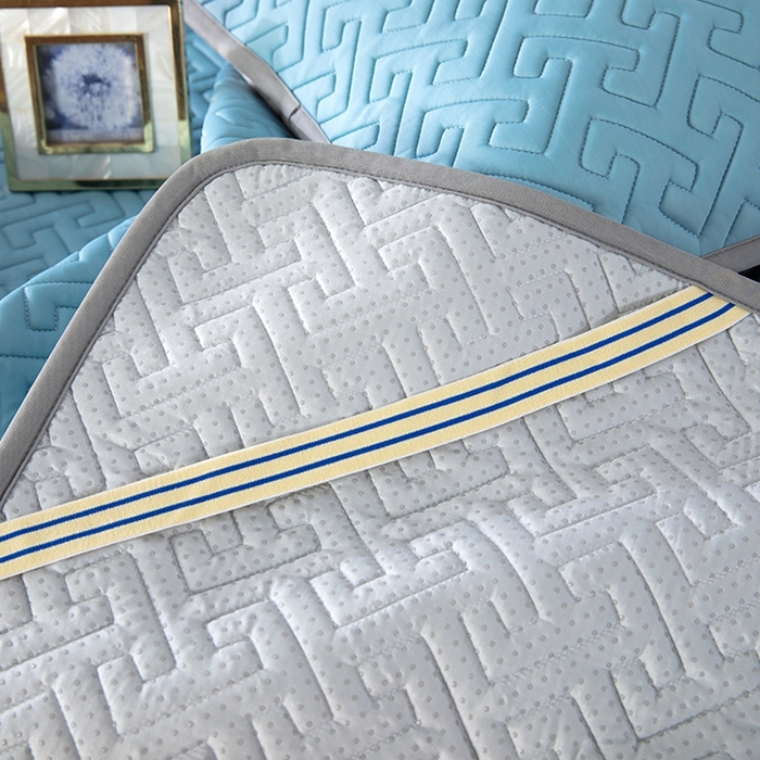 91家纺网 家纺一手货源 找家纺 美丽折2025夏季新品高端加厚全冰丝生物基乳胶凉席三件套 水洗天然乳胶凉席 孔雀蓝T