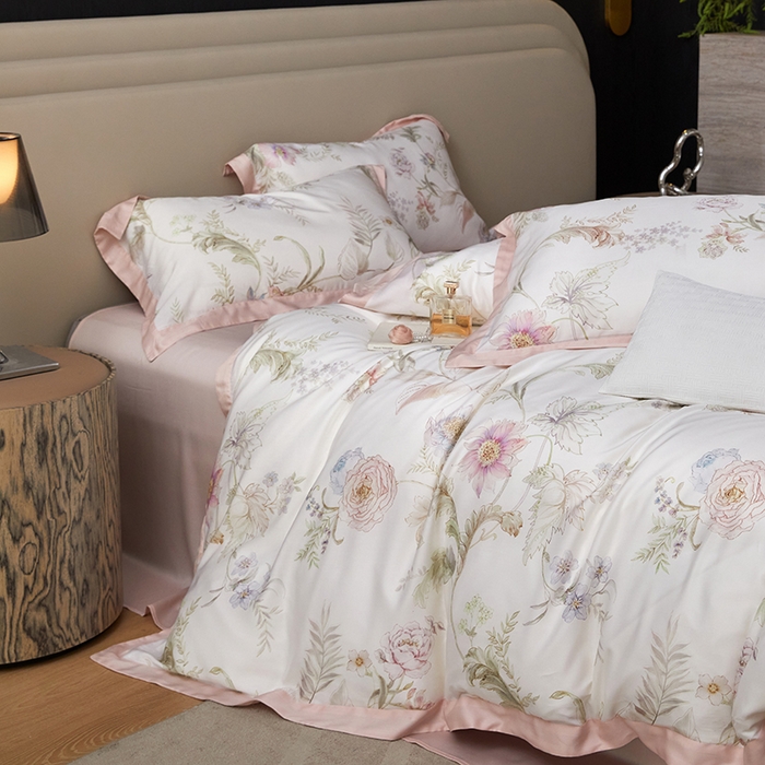 91家纺网 家纺一手货源 找家纺 薏思家纺 2025新款50支莱赛尔天丝数码印花夏被+四件套（礼盒包装） 春日落樱