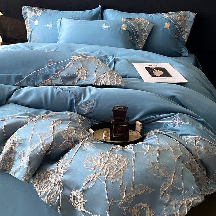 91家纺网 家纺一手货源 找家纺 优悦生活馆 2025新款冰丝浮雕绣花四件套 幽兰轻舞-蓝