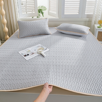 91家纺网 家纺一手货源 找家纺 （总）美丽折2025新品6mm厚天然乳胶凉席三件套 大版印花卡通乳胶凉席平铺款