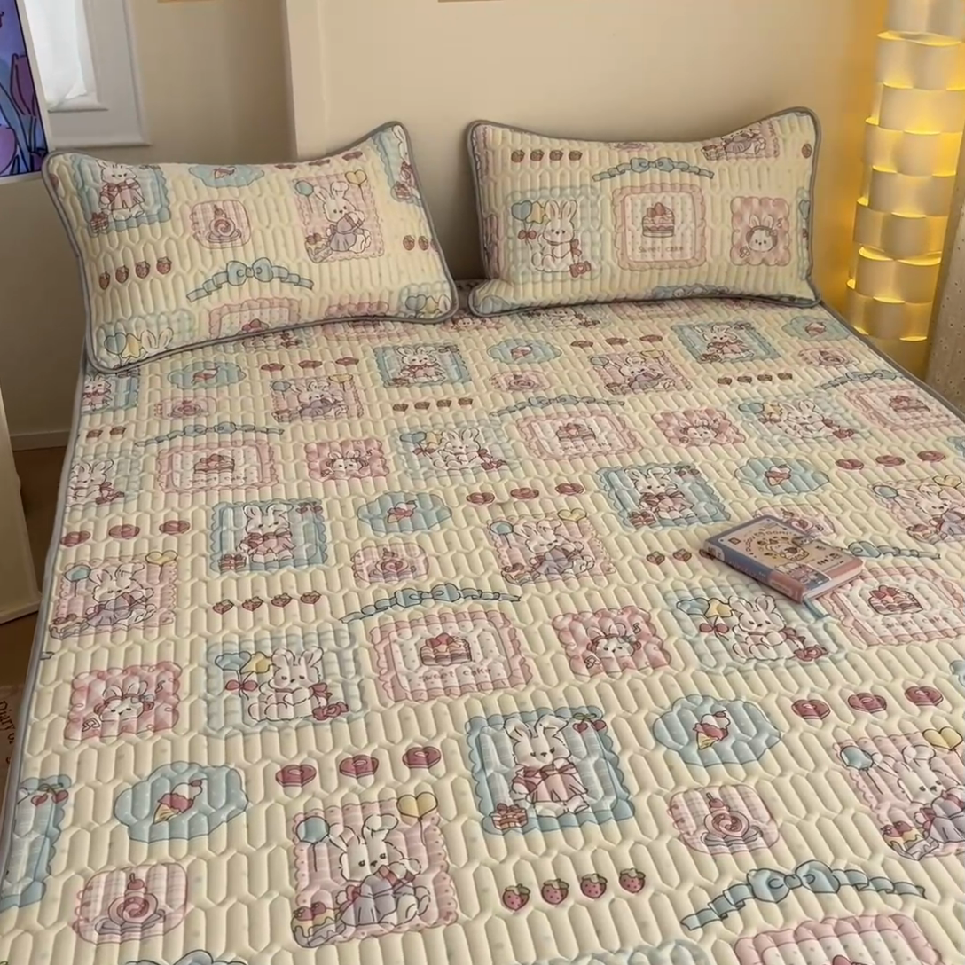 91家纺网 家纺一手货源 找家纺 柒月家居 2025新款小清新乳胶凉席 蛋糕兔兔