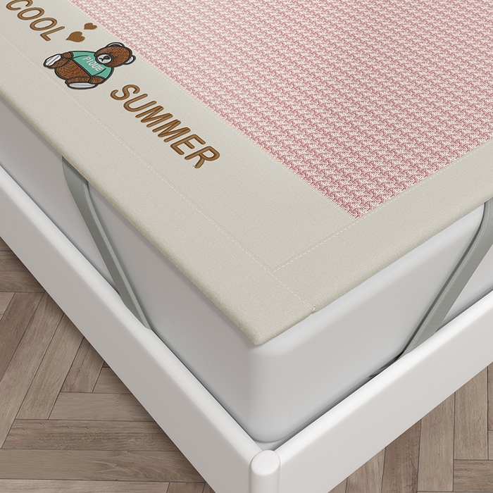 91家纺网 家纺一手货源 找家纺 绒艺席业 2025新款A类抗菌冰丝凉席系列-小冰熊款 冰熊-粉