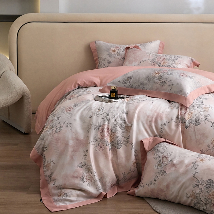 91家纺网 家纺一手货源 找家纺 薏思家纺 2025新款50支莱赛尔天丝数码印花夏被+四件套（礼盒包装） 淡雅年华