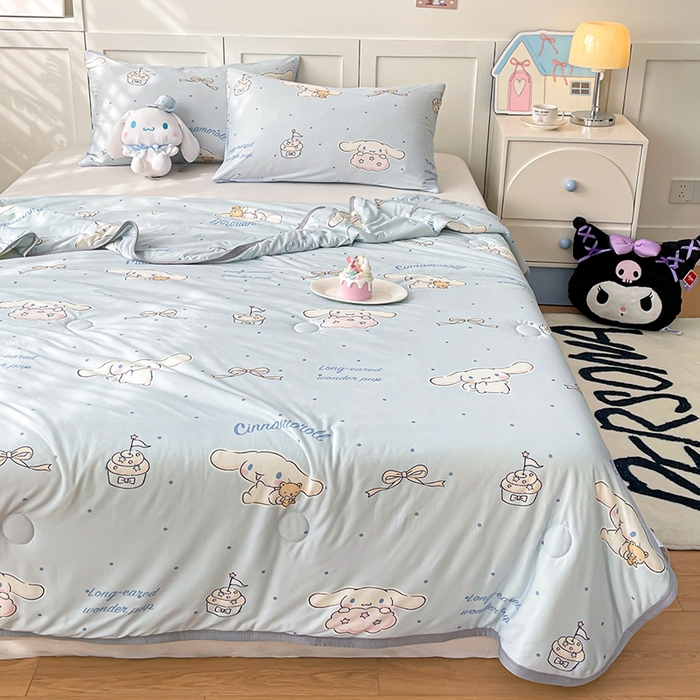 91家纺网 家纺一手货源 找家纺 金爱家2025新款A类三丽鸥正版授权高品质牛奶丝软糯针织棉大豆夏被系列详情 针织棉三丽鸥-奶油蓝点大耳狗