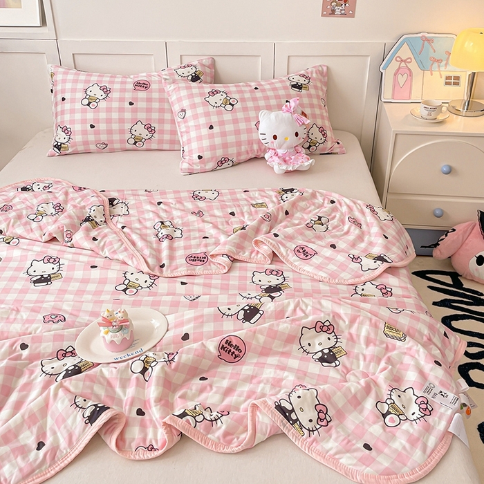 91家纺网 家纺一手货源 找家纺 金爱家2025新款A类三丽鸥正版授权高品质牛奶丝软糯针织棉大豆夏被系列详情 针织棉三丽鸥-粉格爱心kitty