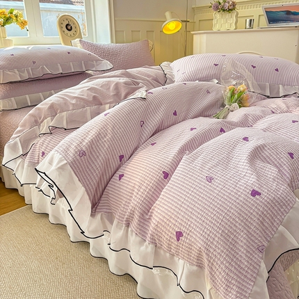 91家纺网 家纺一手货源 找家纺 金艾草2026新款针织棉印花花边床盖款四件套 心语