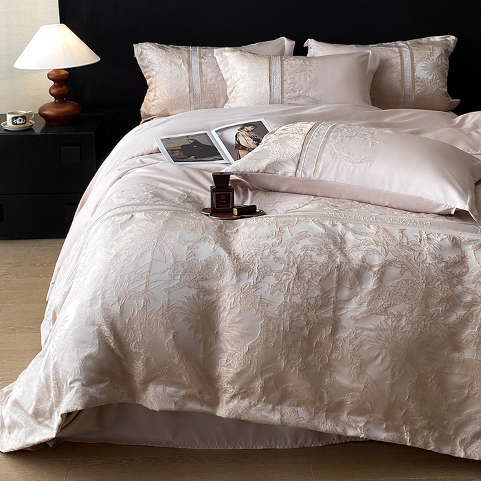 91家纺网 家纺一手货源 找家纺 优悦生活馆 2025新款冰丝浮雕绣花四件套 迷雾花园-香槟