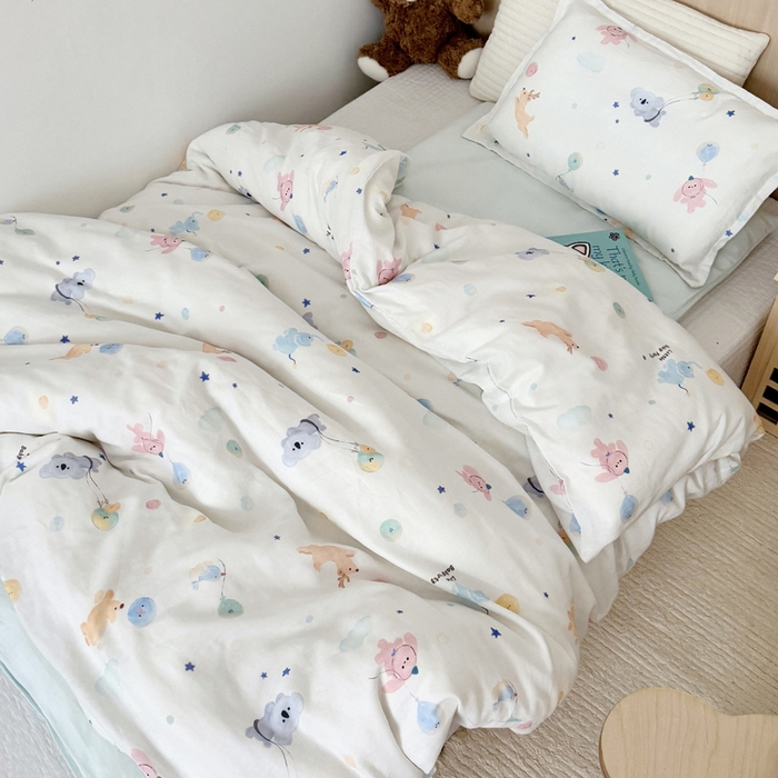 91家纺网 家纺一手货源 找家纺 2025新款全棉26℃有氧双层纱幼儿园多件套 飞行奇遇