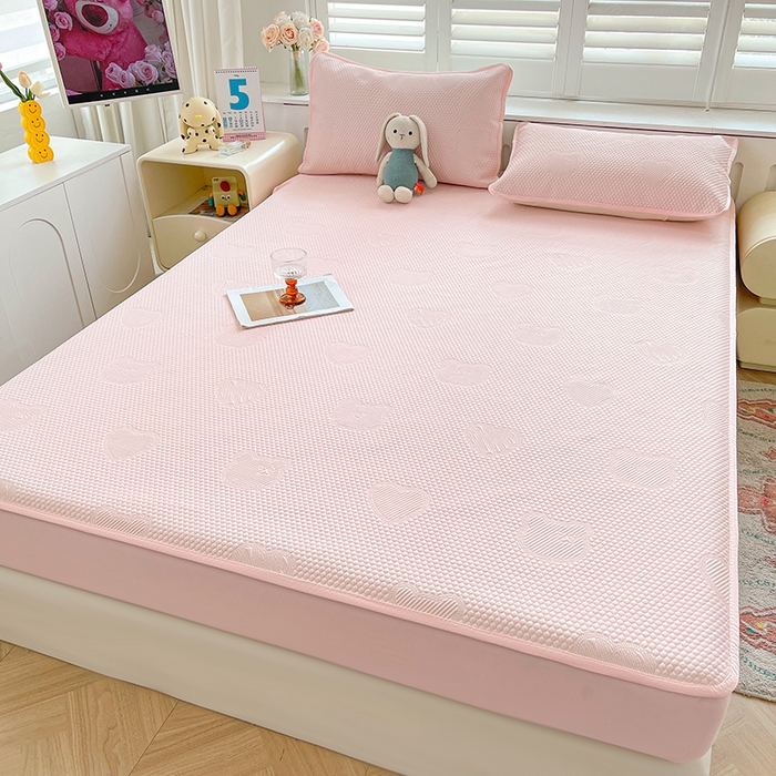 91家纺网 家纺一手货源 找家纺 迪乐妮 2025新款小冰熊凉豆豆席床笠 淑女粉-小冰熊凉豆豆床笠