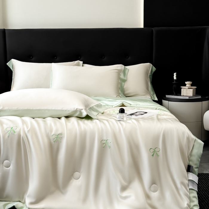 91家纺网 家纺一手货源 找家纺 满羽家纺 2025新款冰丝夏被四件套-满绣系列 蝴蝶结-奶白绿