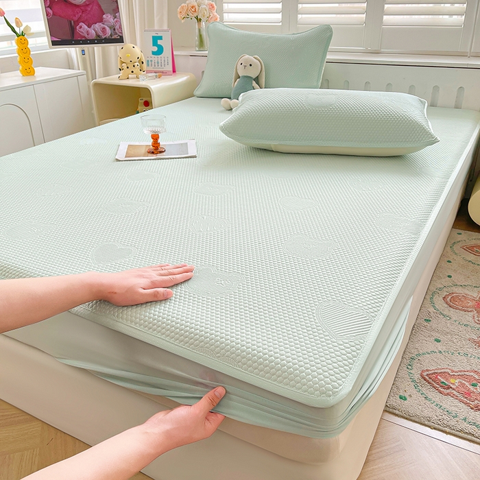 91家纺网 家纺一手货源 找家纺 迪乐妮 2025新款小冰熊凉豆豆席床笠 清新绿-小冰熊凉豆豆床笠