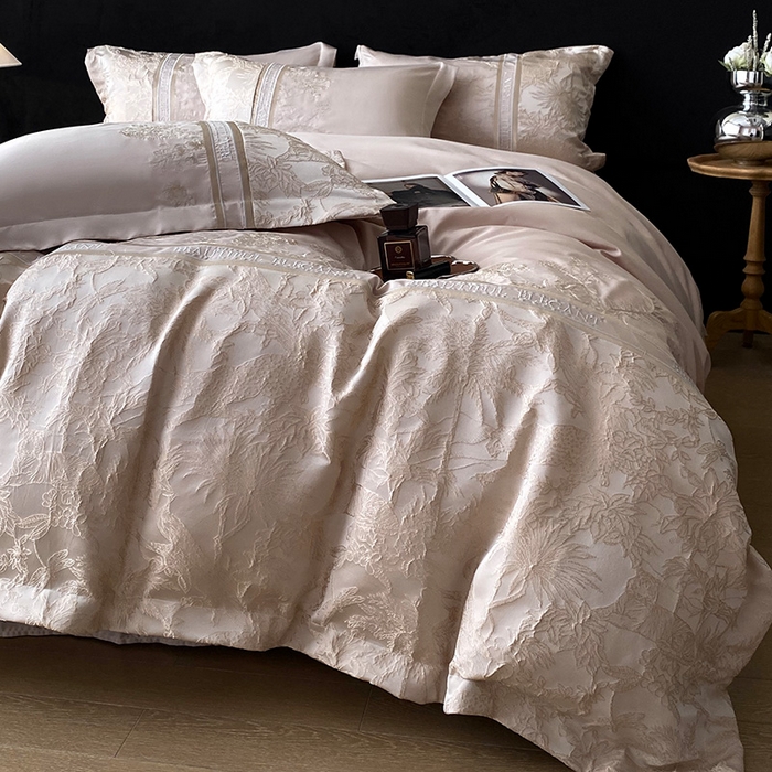 91家纺网 家纺一手货源 找家纺 优悦生活馆 2025新款冰丝浮雕绣花四件套 迷雾花园-香槟