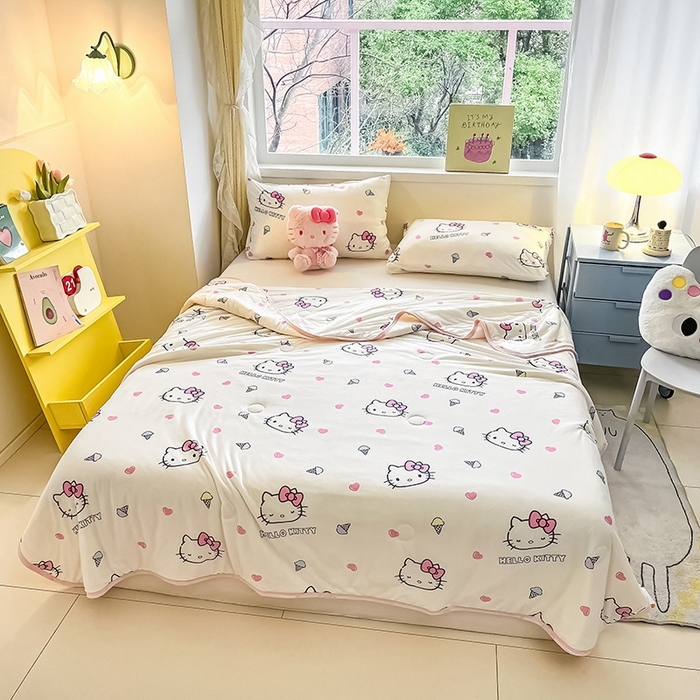 91家纺网 家纺一手货源 找家纺 金爱家2025新款A类三丽鸥正版授权高品质牛奶丝软糯针织棉大豆夏被系列详情 针织棉三丽鸥-甜甜kitty