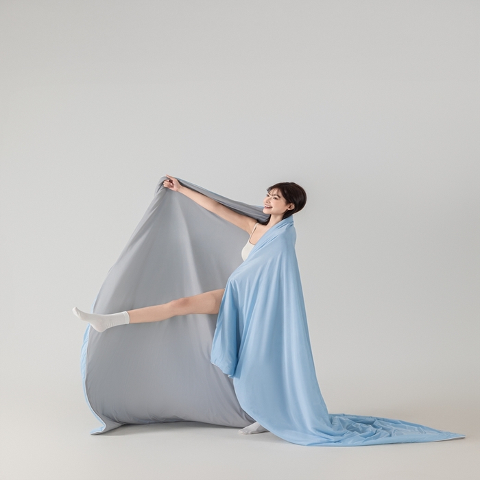 91家纺网 家纺一手货源 找家纺 潮邦家居 2025新款凉感丝夏被夏凉被空调被 天空蓝拼灰