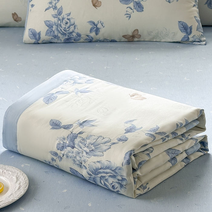 91家纺网 家纺一手货源 找家纺 瑜珠家纺 2025新款里外全棉棉花夏被 青花舞梦