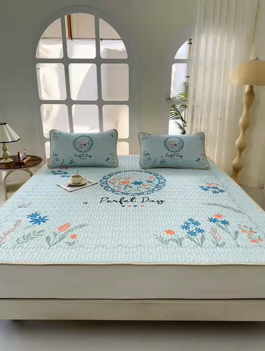 91家纺网 家纺一手货源 找家纺 美丽折2025新品6mm厚天然乳胶凉席三件套 大版印花卡通乳胶凉席平铺款 温婉花镜-蓝